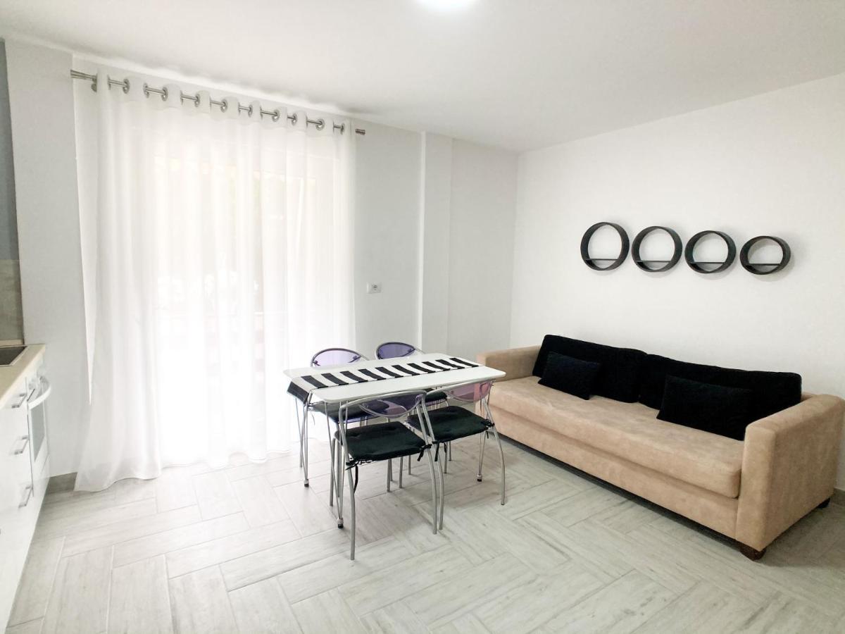 Promo Price September - Home By The Sea 1 Min From The Beach Golem  Bagian luar foto